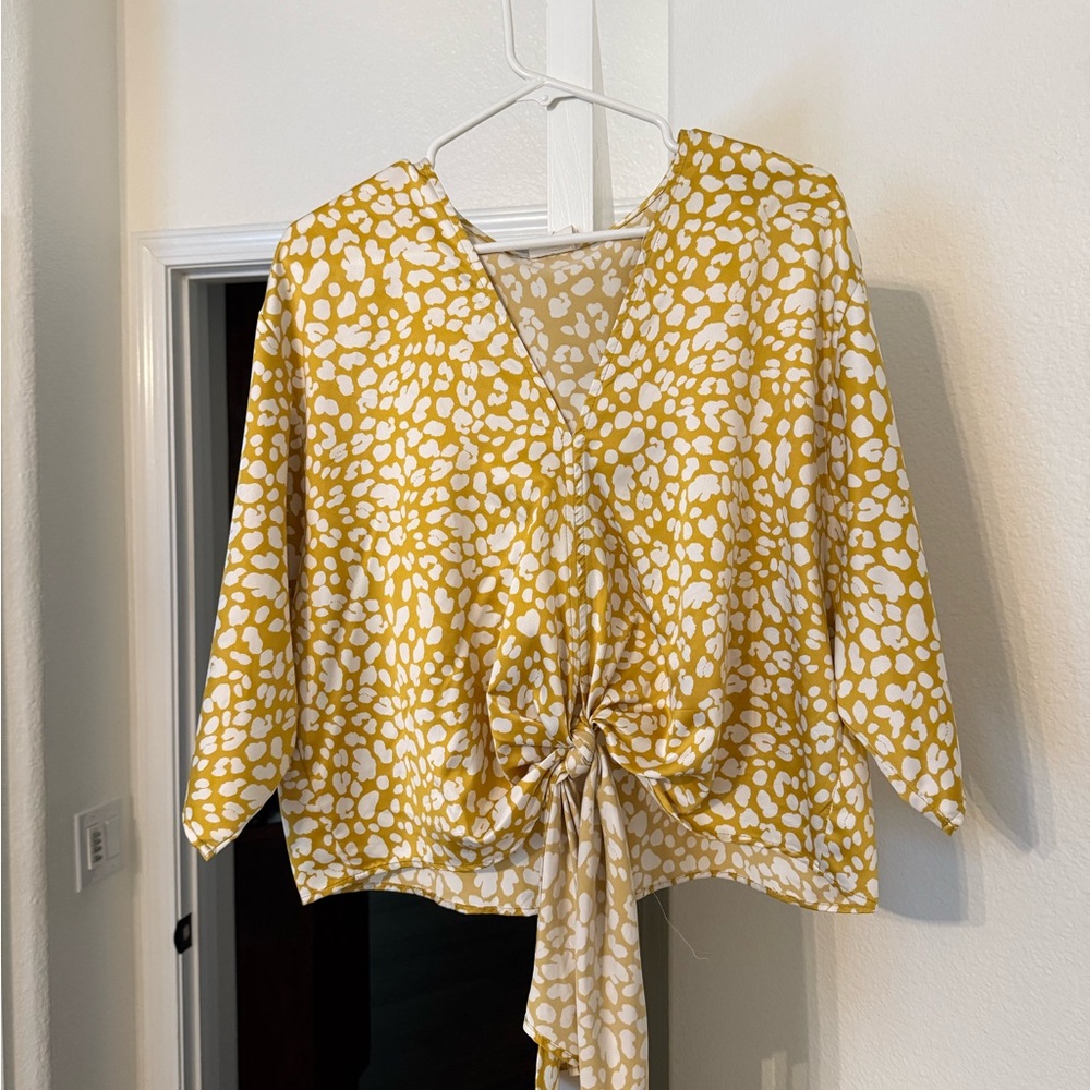 *NWOT* Yellow Leopard Patterned Women's Top